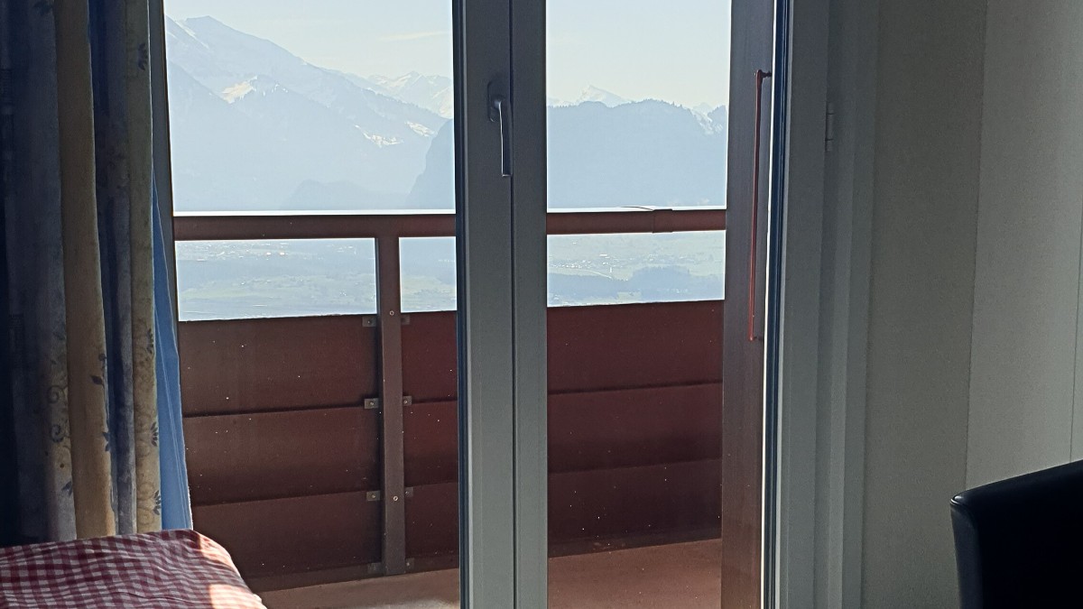 Heiligenschwendi Pension Sonnegg Aussicht von Zimmer.jpg