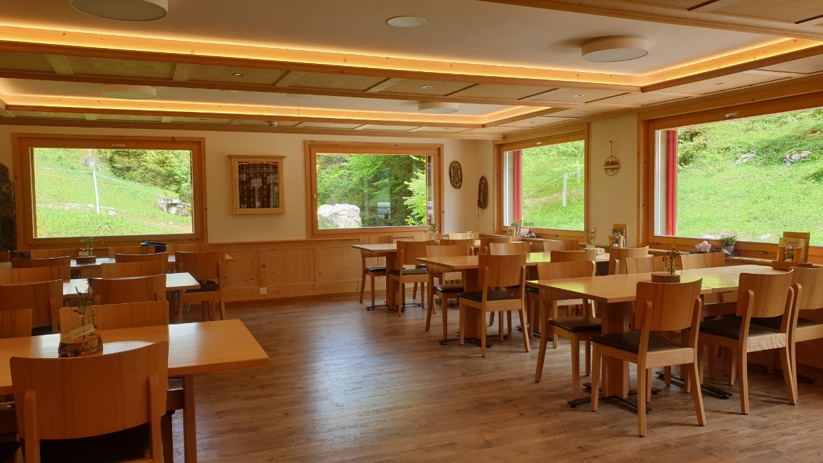 Berggasthaus Plattenbödeli Essraum.jpg