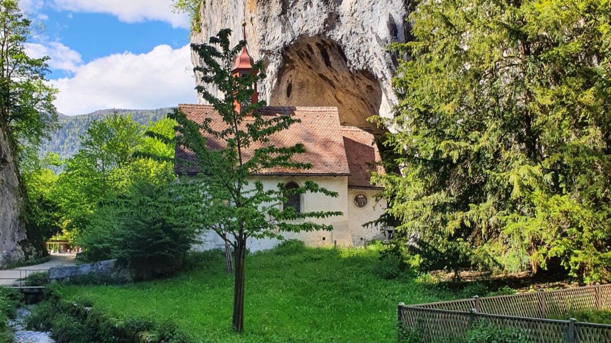 Verenaschlucht Kapelle Glück-on-Tour.jpg