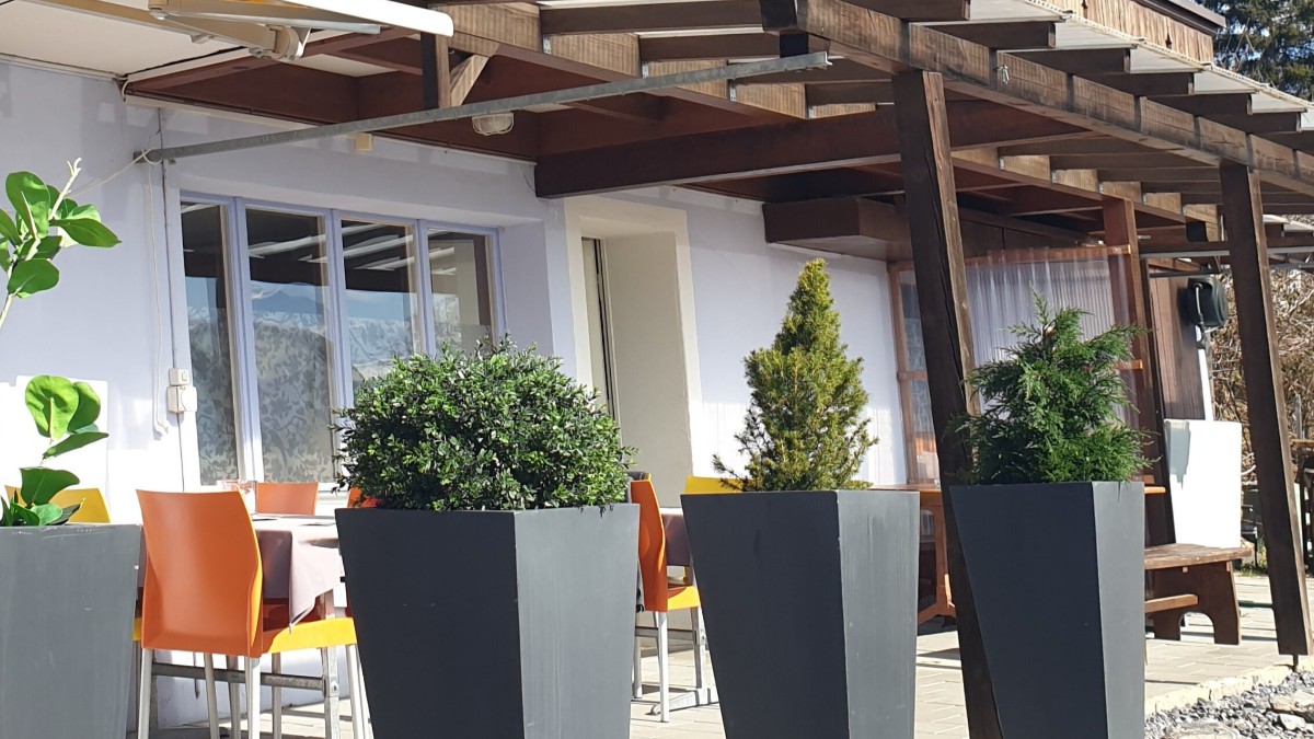 Heiligenschwendi Pension Sonnegg Terrasse.jpg