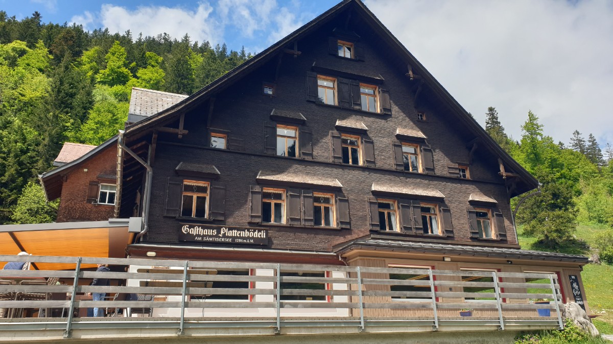 Berggasthaus Plattenbödeli Frontansicht.jpg